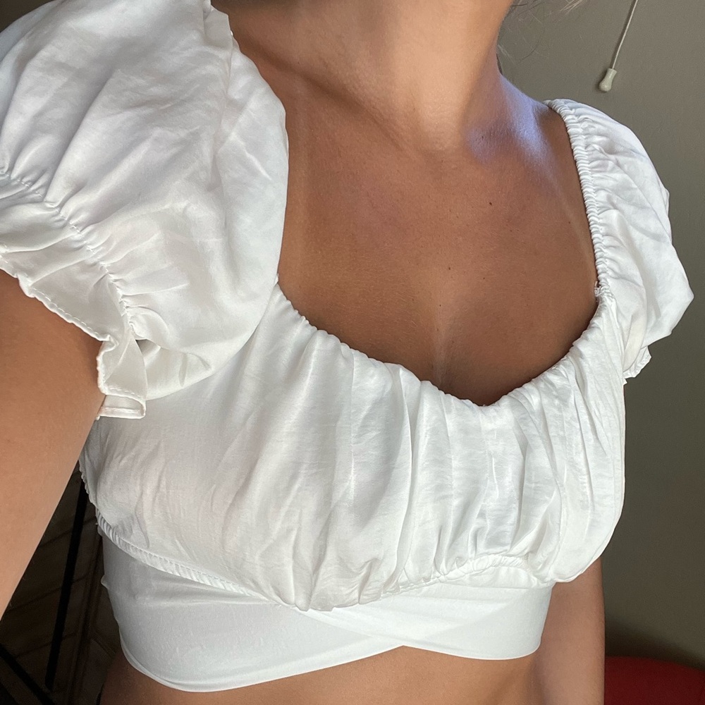 Cropped white top